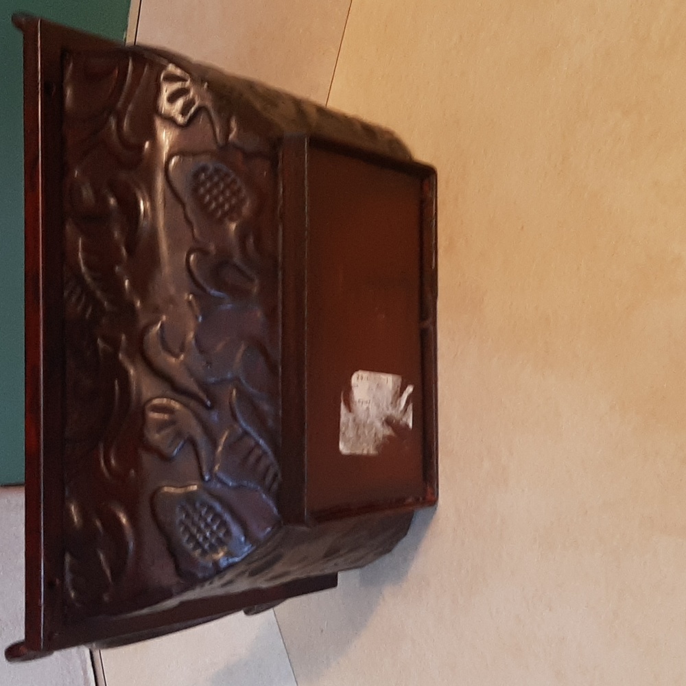 Pretty Metal Planter/Container - Picture 2 of 4